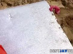 Asiatique, Sucer une bite, Brunette brune, Éjaculation interne, Hd, Japonaise, De plein air, Plan cul à trois