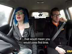 Leie, In den arsch, Blasen, Auto, Hundestellung, Fingern, Im freien, Pov