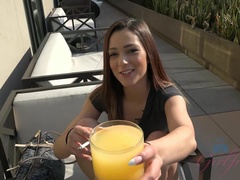 Amateur, Plage, Bikini, Petite amie, Fille latino, Pov, Fumer, Nénés