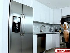 Anal, Cul, Sucer une bite, Brunette brune, En levrette, Fils, Adolescente, Vierge