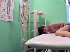 捕まる, 医者