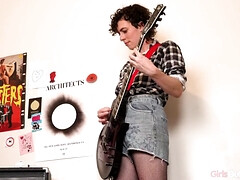 Жопа, Большая жопа, Большие сиськи, Брюнетки, Волосатые, Лесбиянка, Оргазм, Тату