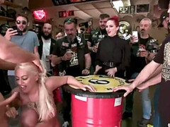 Gros cul, Gros seins, Bondage, Domination, Femelle, Humiliation, Esclave, Tatouage