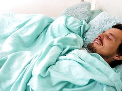 Chambre à dormir, Brunette brune, Éjaculation interne, En levrette, Pieds, Léchez, Seins naturels, Nénés