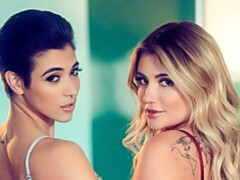 Grote kont, Vingeren, Zoenen, Lesbisch, Kut duiken, Kousen, Tiener, Tieten likken