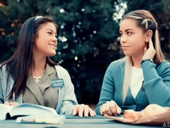 Kont, Interraciaal, Zoenen, Lesbisch, Natuurlijke tieten, Kut duiken, Strippen, Tieten likken