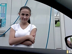 Gros cul, Grosse bite, Gros seins, Sucer une bite, Brunette brune, En levrette, De plein air, Maigrichonne