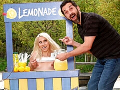 Blondine, Blasen, Lecken, Im freien, Muschi, Tätowierung, Jungendliche (18+), Titten