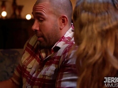 Grote kont, Grote mammen, Blond, Pijpbeurt, Diep in de keel, Sperma in gezicht, Handbeurt, Hardcore