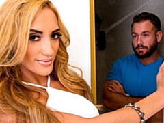 Gros cul, Grosse bite, Gros seins, Blonde, Sucer une bite, En levrette, Fille latino, Maigrichonne