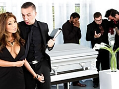 アジア人, デカ尻, デカチン, フェラチオ, 茶髪の, バック, 異人種間, 淫乱熟女