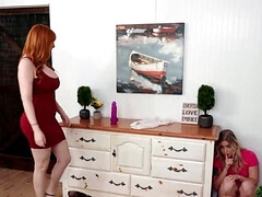 18 años, Lesbiana, Madres para coger, Estrella porno, Pelirrojo, Chorro, Madrastra, Juguetes