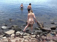 Amateur, Plage, Sucer une bite, Papa, Exhib, Petite amie, Public, Mouillée