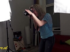 Blondine, Blasen, Vollbusig, Hundestellung, Mutti, Muschi, Rasiert, Tätowierung