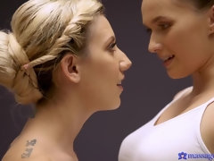 Tetas grandes, Rubia, Penetracion con dedos, Lesbiana, Lamidas, Coño, Vibrador, Mojado