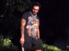 Noire, Tromperie, En levrette, 2 femmes 1 homme, Petite amie, Fessée, Tatouage, Plan cul à trois