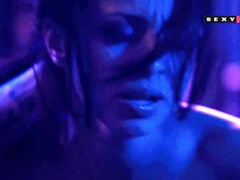 Cul, Nana, Gros seins, Brunette brune, Partouze, Nue  à poil, Chatte, Nénés