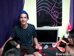 Grote kont, Bruinharig, Groep, Latijnse vrouw, Doordringend, Roodharige vrouw, Mager, Tieten likken