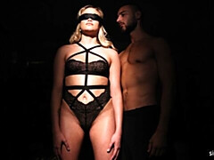 Gros cul, Grosse bite, Gros seins, Blonde, Sucer une bite, En levrette, Lingerie, Mère que j'aimerais baiser