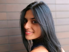 Cul, Sucer une bite, Brunette brune, En levrette, Rasée, Dénudage, Adolescente, Nénés