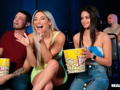 お尻, ブロンド, フェラチオ, 浮気する, バック, フェティッシュ, 手コキする, キス