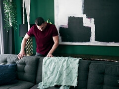 Chambre à dormir, Brunette brune, Tromperie, Branlette thaïlandaise, Embrassement, Piercing, Transsexuelle, Cheveux courts