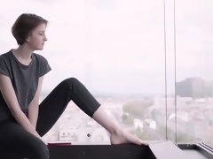 Cul, Sucer une bite, Brunette brune, Branlette thaïlandaise, Nue  à poil, Seins naturels, Cheveux courts, Adolescente