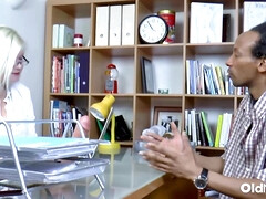 Grosse titten, Schwarz, Pummelig, Oma, Hardcore, Interrassisch, Küssen, Reif