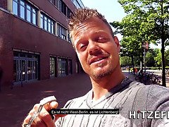 Enthousiasteling, Moeder die ik wil neuken, Buiten, Gezichtspunt, Openbaar, Realiteit, Ruw, Schreeuwen