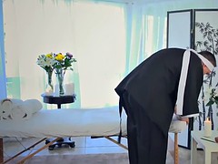 Keiran Lee can't help Britney's banging body