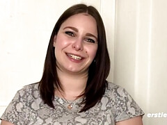 Grosse titten, Braunhaarige, Kitzler, Lesbisch, Masturbation, Mutti, Muschi, Solo