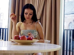 Tussi, Grosser arsch, Blasen, Braunhaarige, Handjob, Natürlichen titten, Muschi, Titten