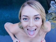 Blonde, Sucer une bite, Branlette thaïlandaise, De plein air, Piscine, Pov, Rasée, Adolescente