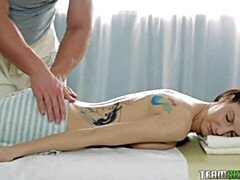 Grosse bite, Sucer une bite, Brunette brune, Massage, Seins naturels, Maigrichonne, Adolescente, Nénés