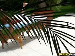 Culo grande, Negro, Rubia, Latina, Masaje, Aceite, Al aire libre, Tatuaje