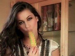 Tussi, Braunhaarige, Dildo, Masturbation, Spielzeuge