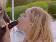 Blondine, Blasen, Prominente, Hundestellung, Aufs gesicht abspritzen, Lecken, Reiten, Titten