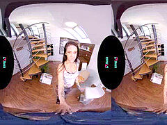 Sucer une bite, Brunette brune, Tir de sperme, Lingerie, Maigrichonne