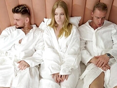 Beauté, Grosse bite, Blonde, Fétiche, Homme homme femme, Lécher le sphincter, Russe, Plan cul à trois