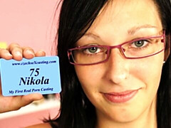 18 jaar, Grote kont, Grote lul, Grote mammen, Pijpbeurt, Bruinharig, Hondjeshouding, Tiener