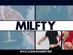 Grosser arsch, Grosse titten, Blasen, Braunhaarige, Spermaladung, Handjob, Reif, Pov