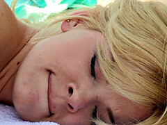 18 años, Lamer culo, Bikini, Jeans, Lesbiana, Lamidas, Masturbación, Tetas