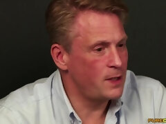 Pijpbeurt, Rondborstig, Naakte man aangeklede vrouw, Dominante vrouw, Kwartet, Handbeurt, Hardcore, Lesbisch