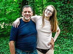 18 ans, Cul, Grosse bite, Sucer une bite, En levrette, De plein air, Maigrichonne, Adolescente