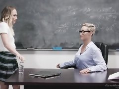 デカパイ, ブロンド, 指いじり, レズビアン, なめる, 女子高生, ショートヘア, ティーン