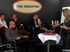 Sucer une bite, Faciale, Partouze, Groupe, Pisser, Douche, Jarretelles, Suçant