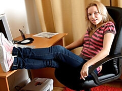 Anaal, Kont, Blond, Kort haar, Mager, Alleen, Strippen, Tieten likken