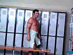 Sucer une bite, Brunette brune, Éjaculation interne, Lingerie, Public