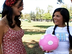 18 jaar, Enthousiasteling, Bruinharig, Hd, Likken, Masseren, Tieten likken, Speelgoed