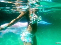 In den arsch, Tussi, Grosser schwanz, Grosse titten, Vollbusig, Hd, Pool, Pornostars